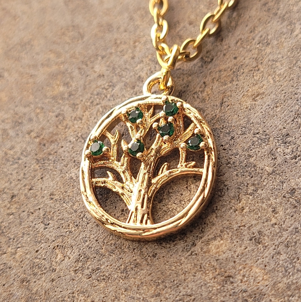 18k Gold & Emerald Stone Handmade Necklace